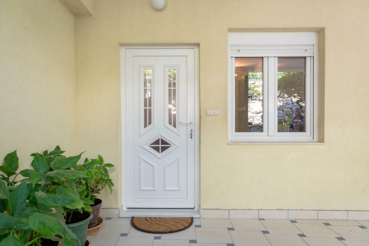 Apartmani Mirta Omiš Quarto foto
