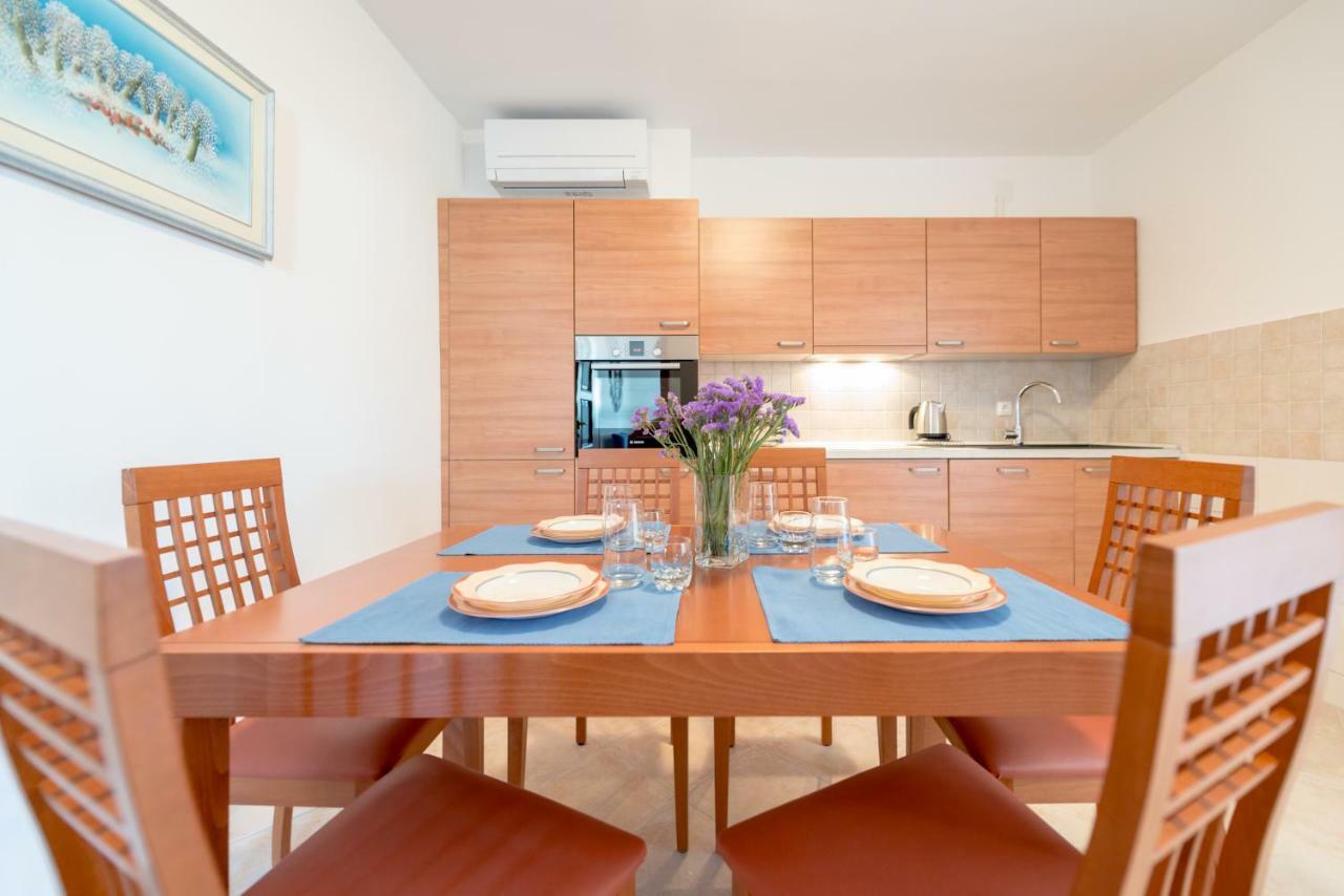 Apartmani Mirta Omiš Exterior foto